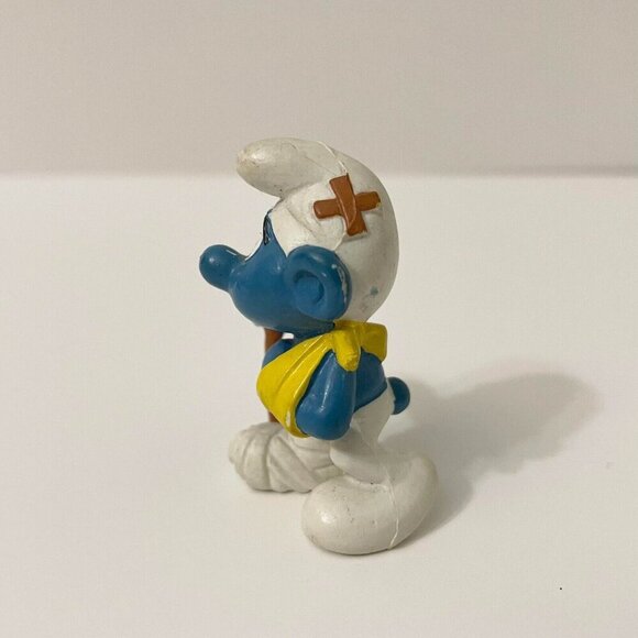 Smurfs Smurfette Doctor Nurse Injured Smurf Peyo Schleich - Picture 5 of 16